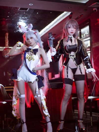 Unknown Cosplayer cosplay Duca degli Abruzzi – Azur Lane