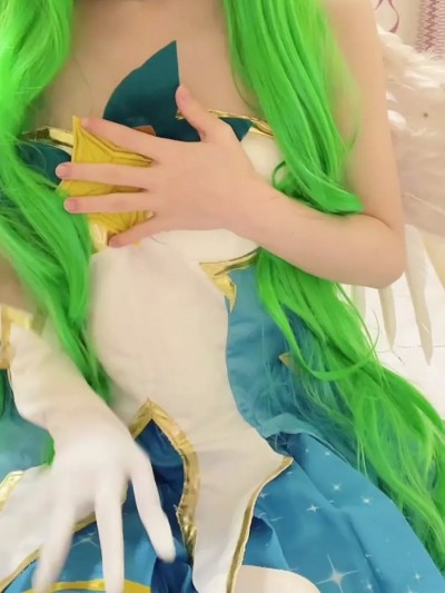 Unknown Cosplayer cosplay Soraka Star Guardian – League of legends
