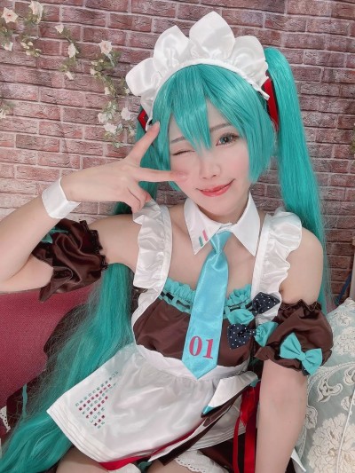 Kururun Kurasaka – Maid Miku