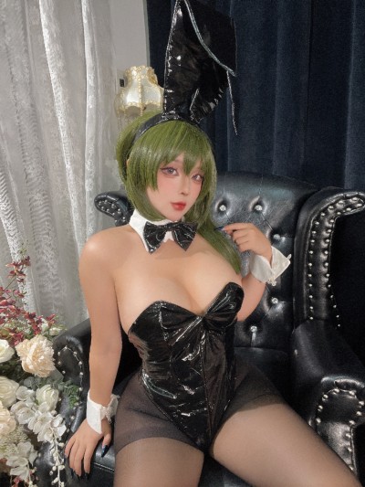 Sayo Momo – Ubel Black Easter Bunny