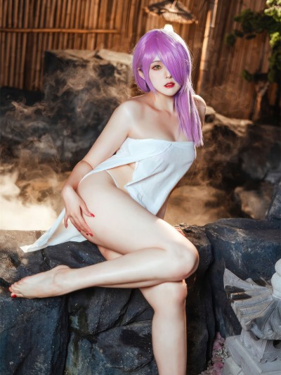 Natsuko夏夏子 – 碧蓝航线 的里雅斯特温泉夜