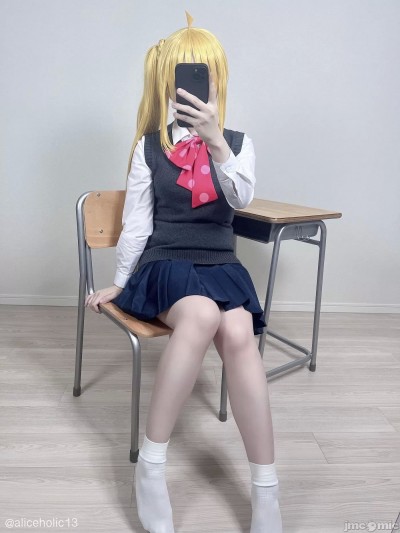 [Aliceholic13] 教室でこっそり びしょびしょお漏らしオナ ローター电マでちくびとクリ责め絶顶＆裏垢风写真集セット